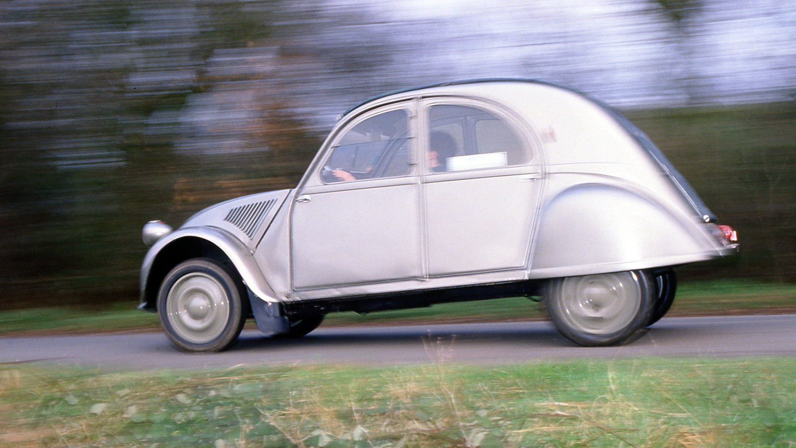 Retour de la Citroën 2CV pour battre la Renault 5 | Move Electric